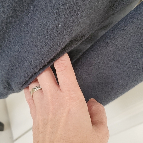 Super soft navy 💙sweater tunic - Picture 2 of 6